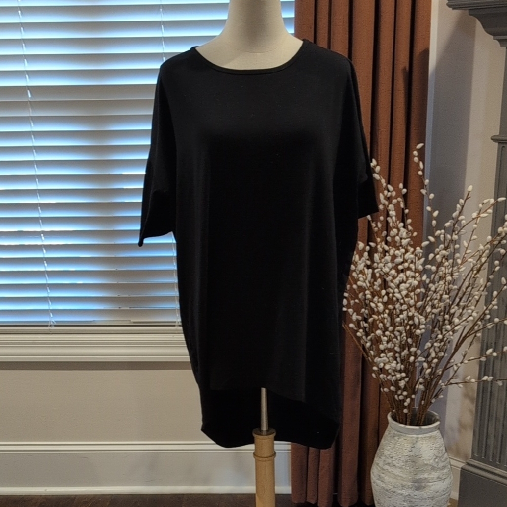 LuLaRoe Black Relaxed Short Sleeve Tee